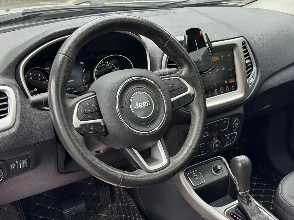 Jeep Compass 2017 — фото 7