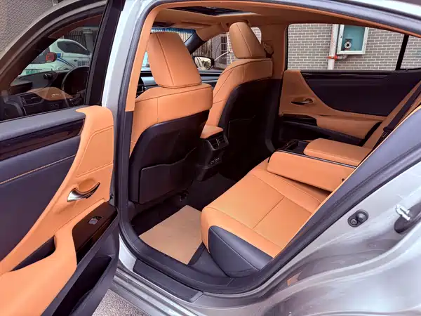 Lexus ES 2021