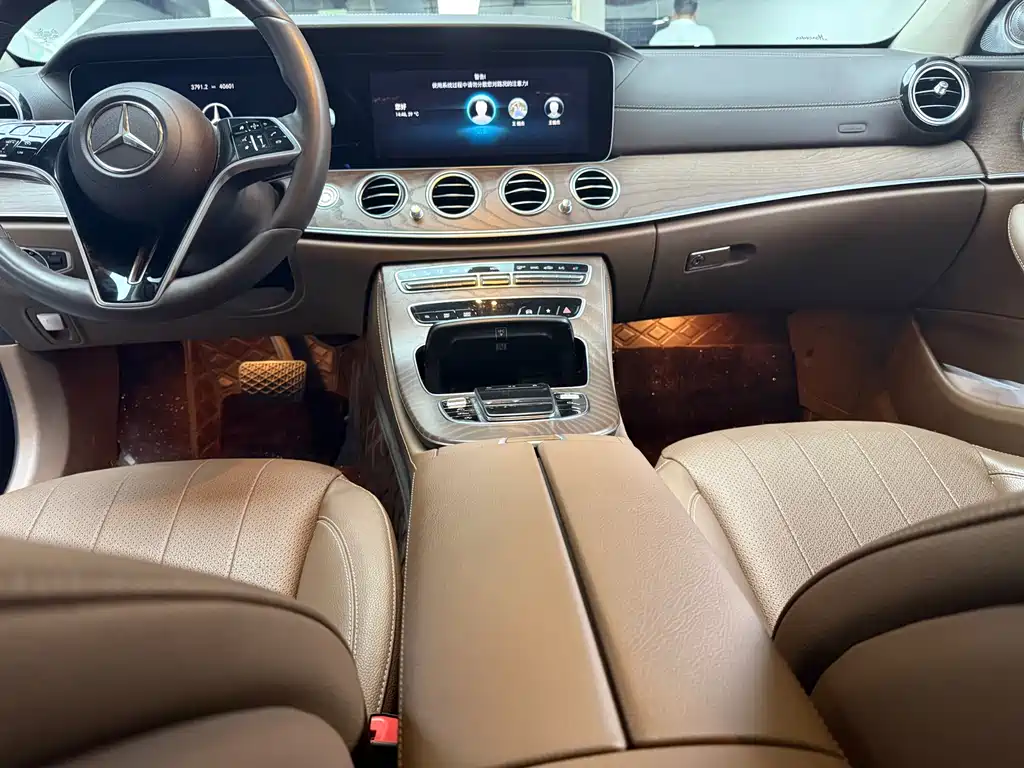 Mercedes-Benz E-Class 2023 — фото 6