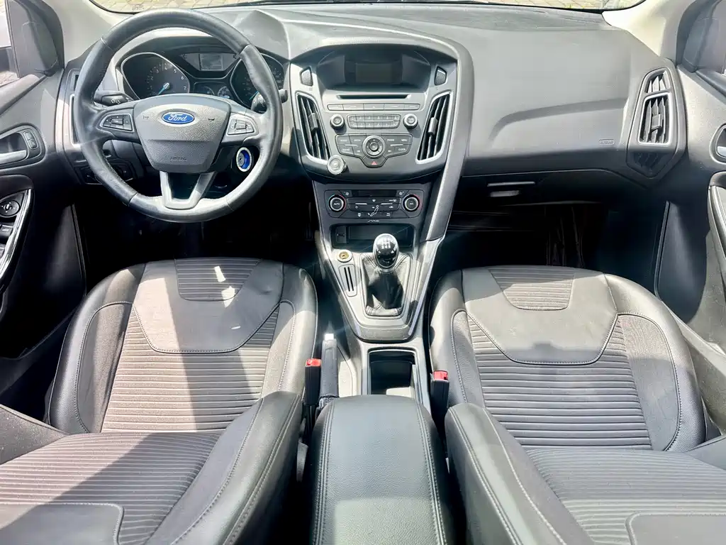 Ford Focus 2016 — фото 33