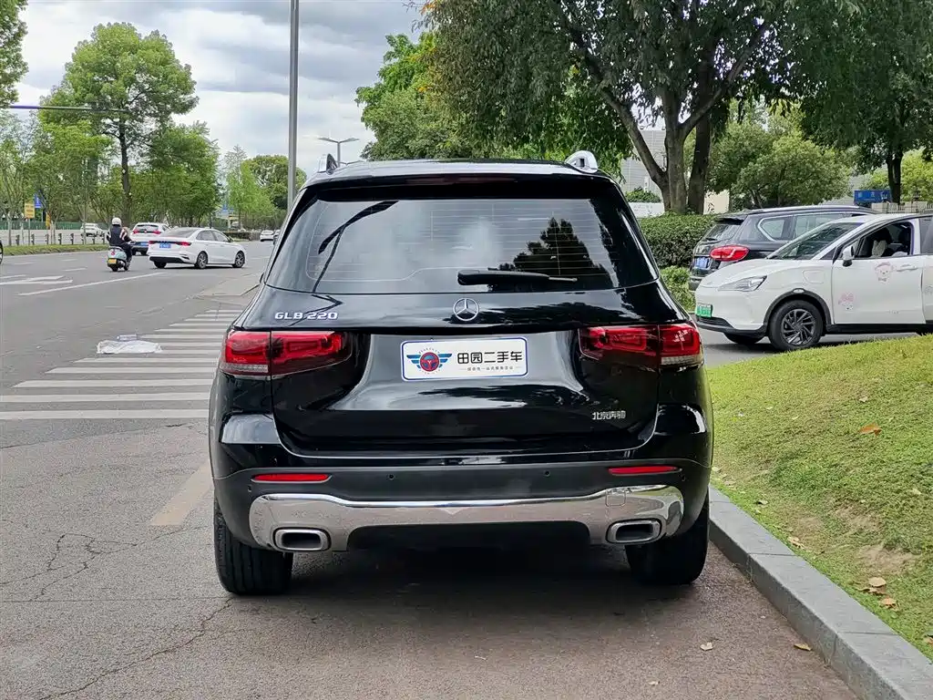 Mercedes-Benz GLB 2023