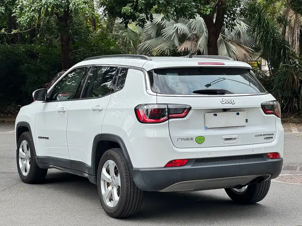 Jeep Compass 2017 — фото 12
