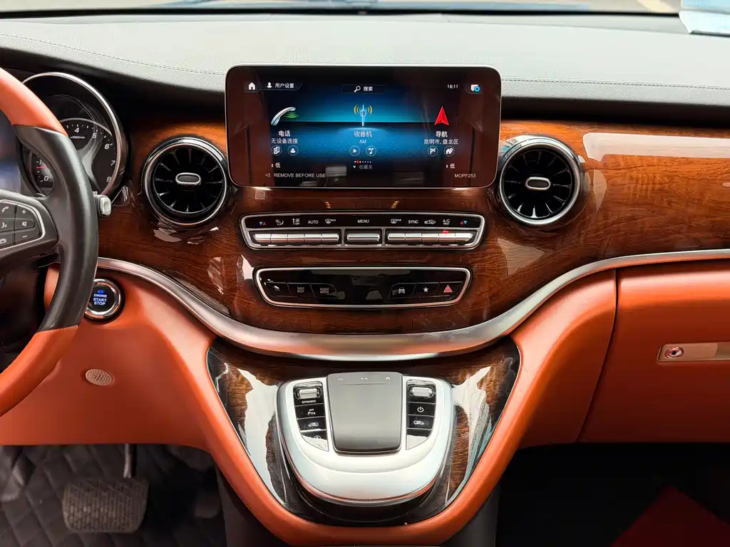 Mercedes-Benz V-Class 2023 — фото 11