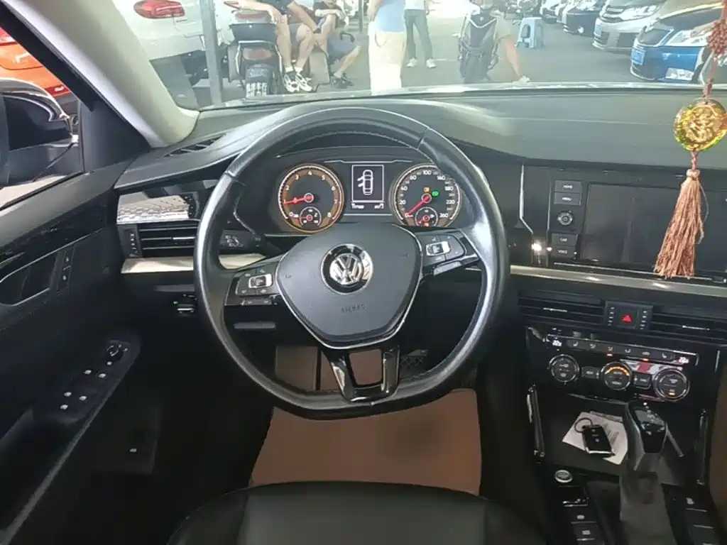Volkswagen Passat 2020 — фото 11