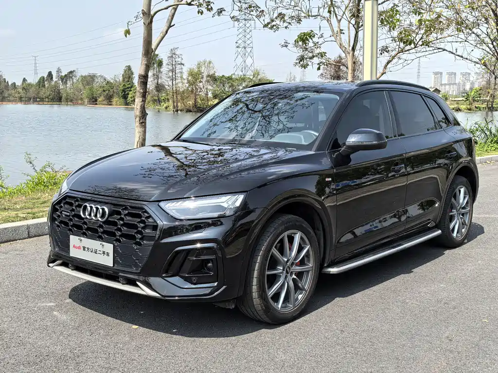 Audi Q5L 2022 — фото 1