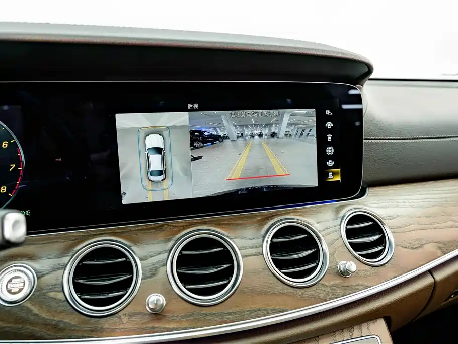 Mercedes-Benz E-Class 2024 — фото 9