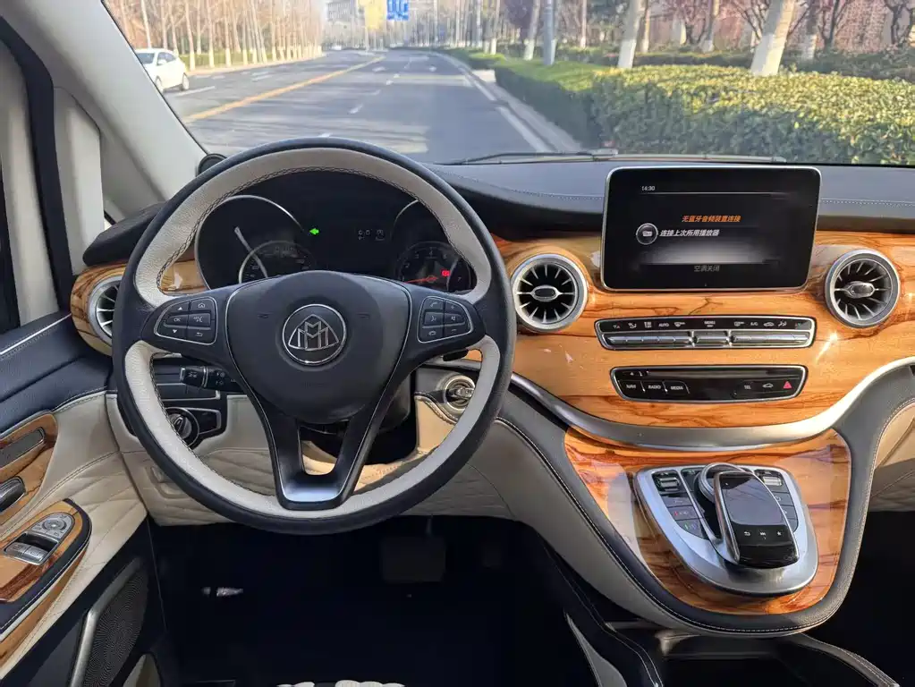 Mercedes-Benz V-Class 2020 — фото 10