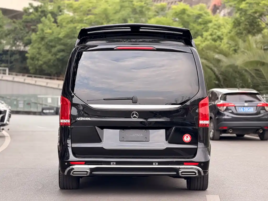 Mercedes-Benz V-Class 2023 — фото 5