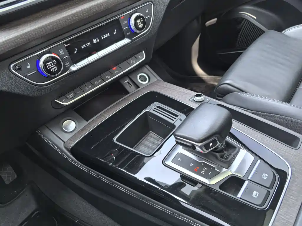 Audi Q5L 2022 — фото 11