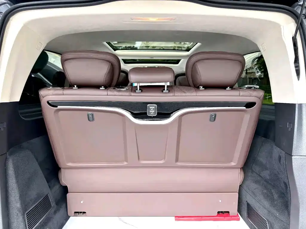 Mercedes-Benz V-Class 2025 — фото 11