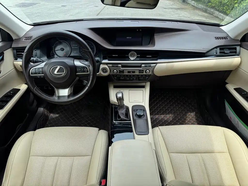 Lexus ES 2017 — фото 13