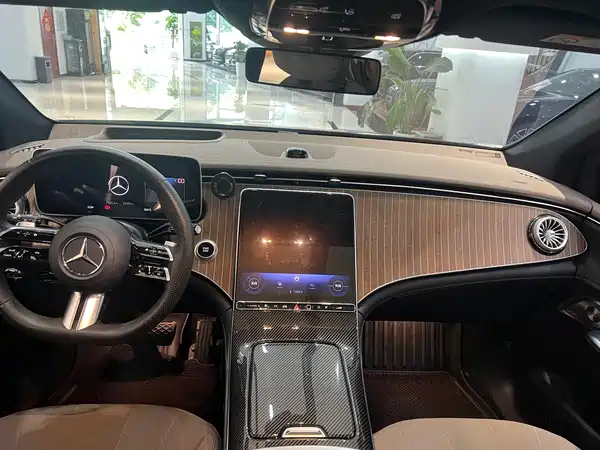 Mercedes-Benz EQE SUV 2025