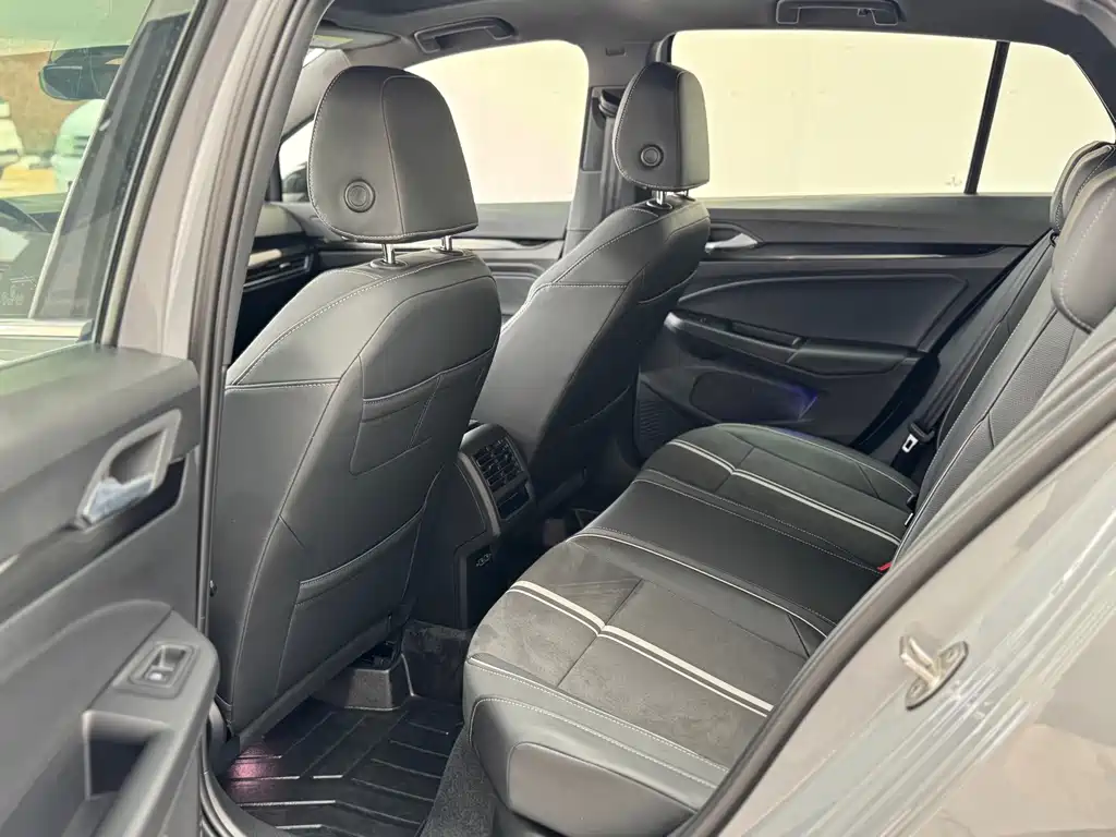 Volkswagen Golf 2023