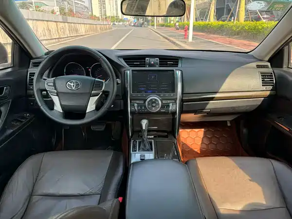 Toyota Reiz 2014