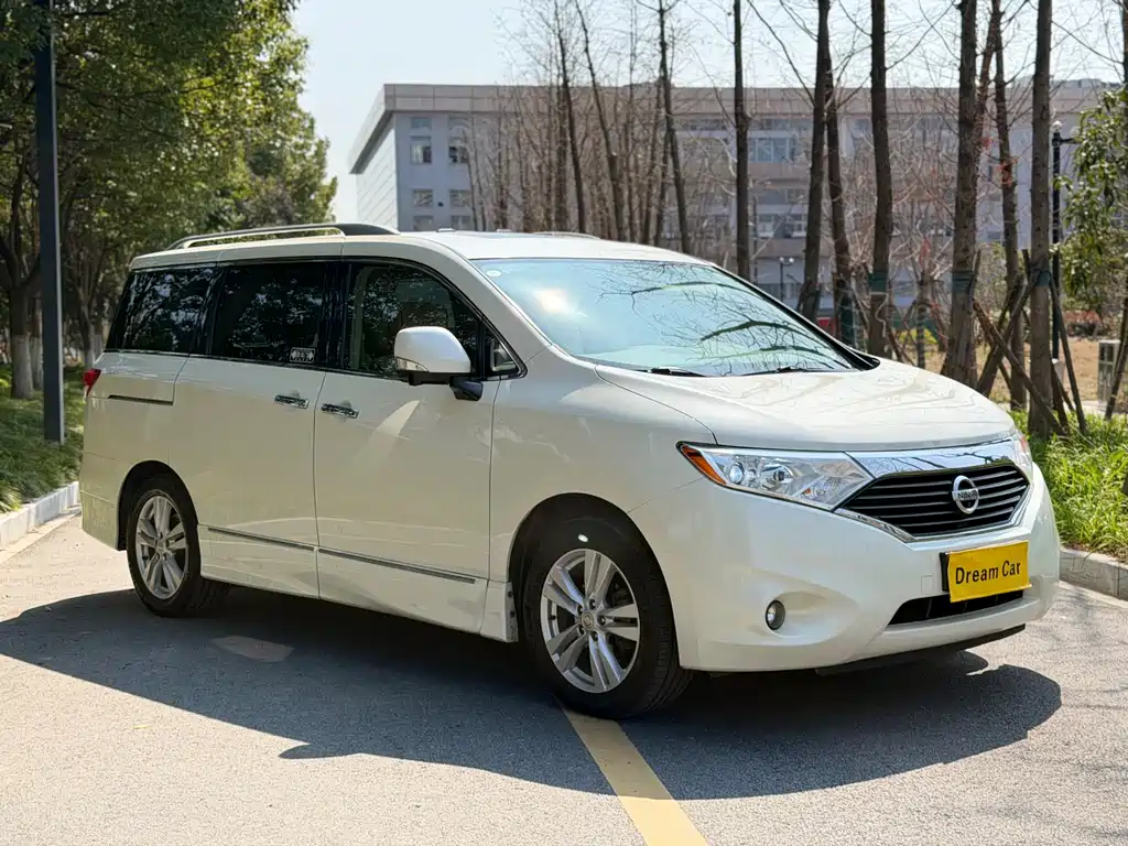 Nissan Quest 2018 — фото 17