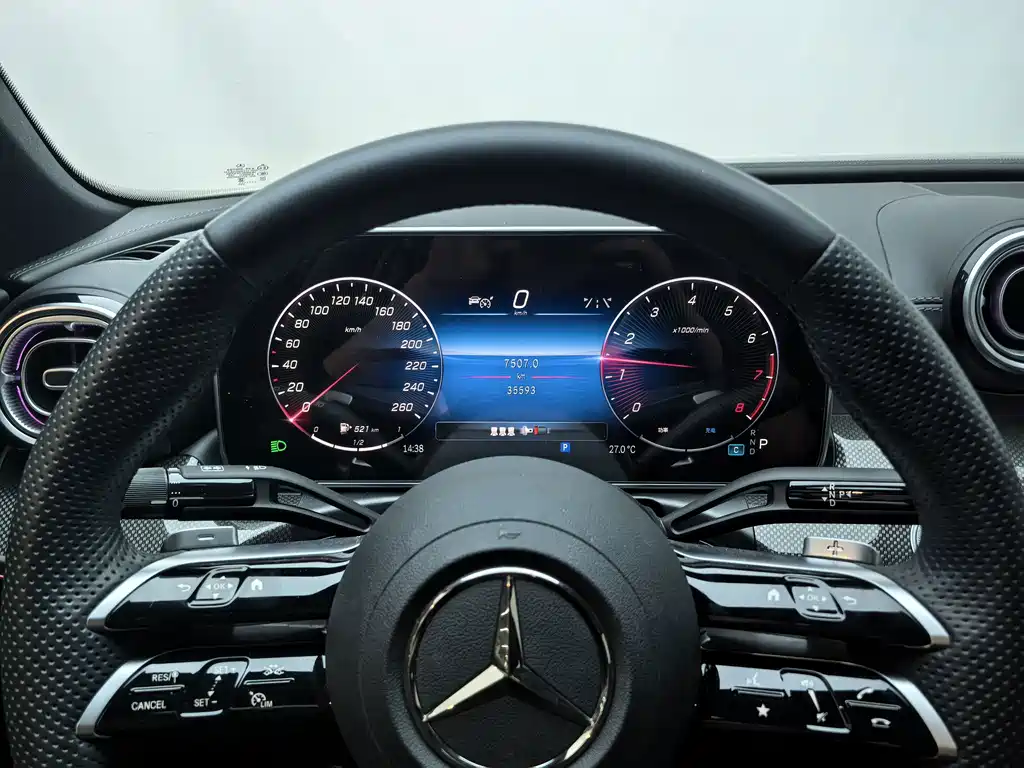 Mercedes-Benz C-Class 2024 — фото 11