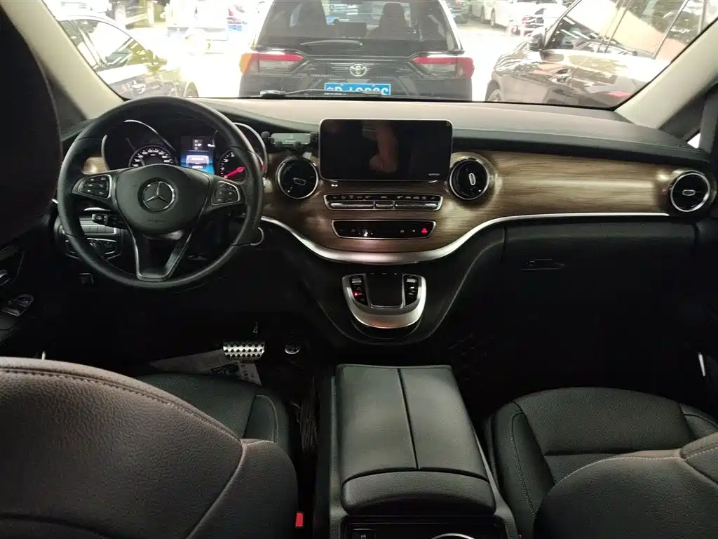 Mercedes-Benz V-Class 2020 — фото 10