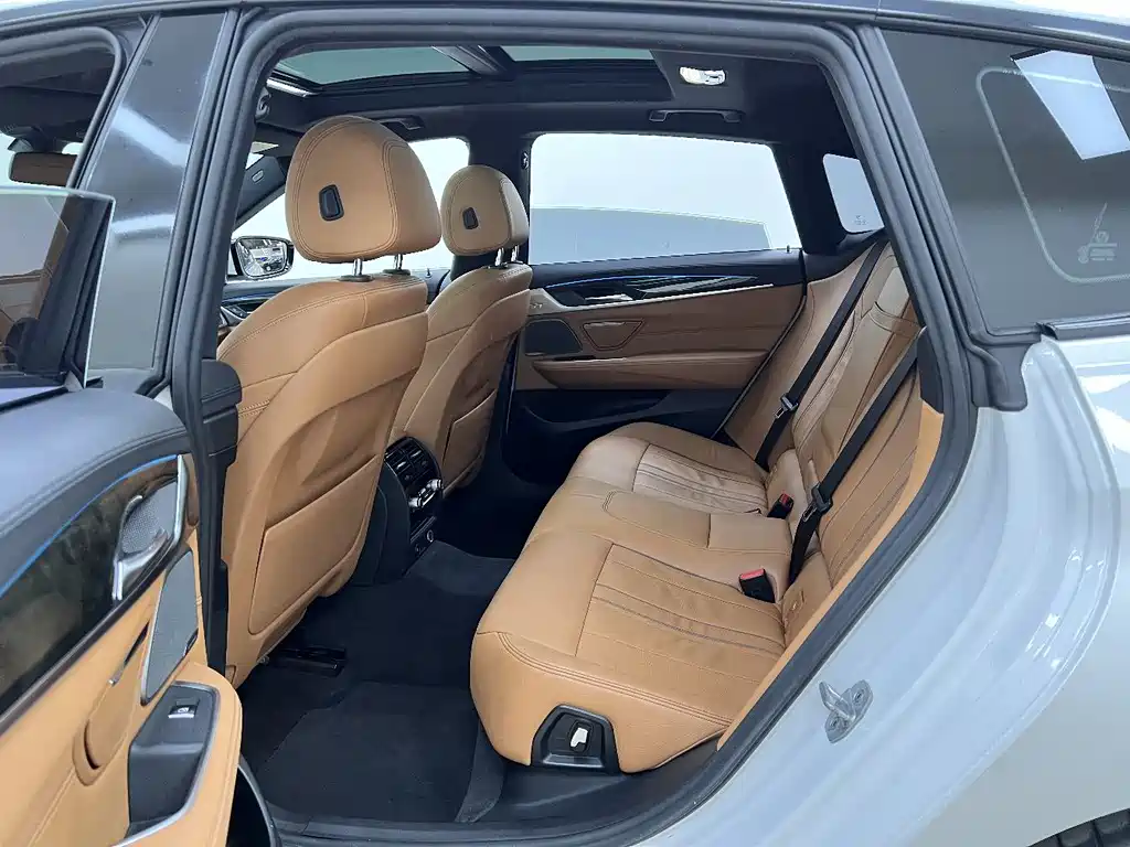BMW 6 Series GT 2018 — фото 16