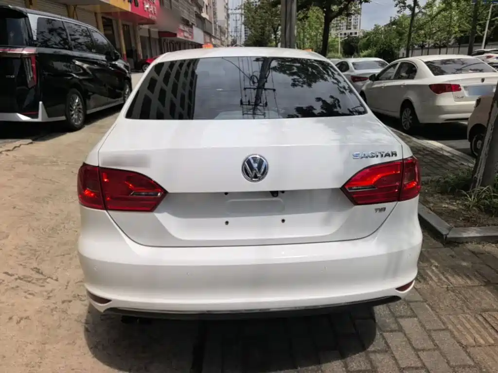 Volkswagen Sagitar 2015