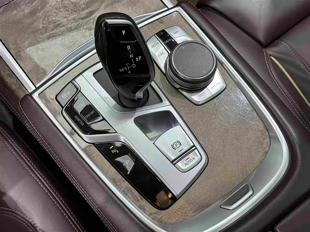 BMW 7 Series 2019 — фото 10