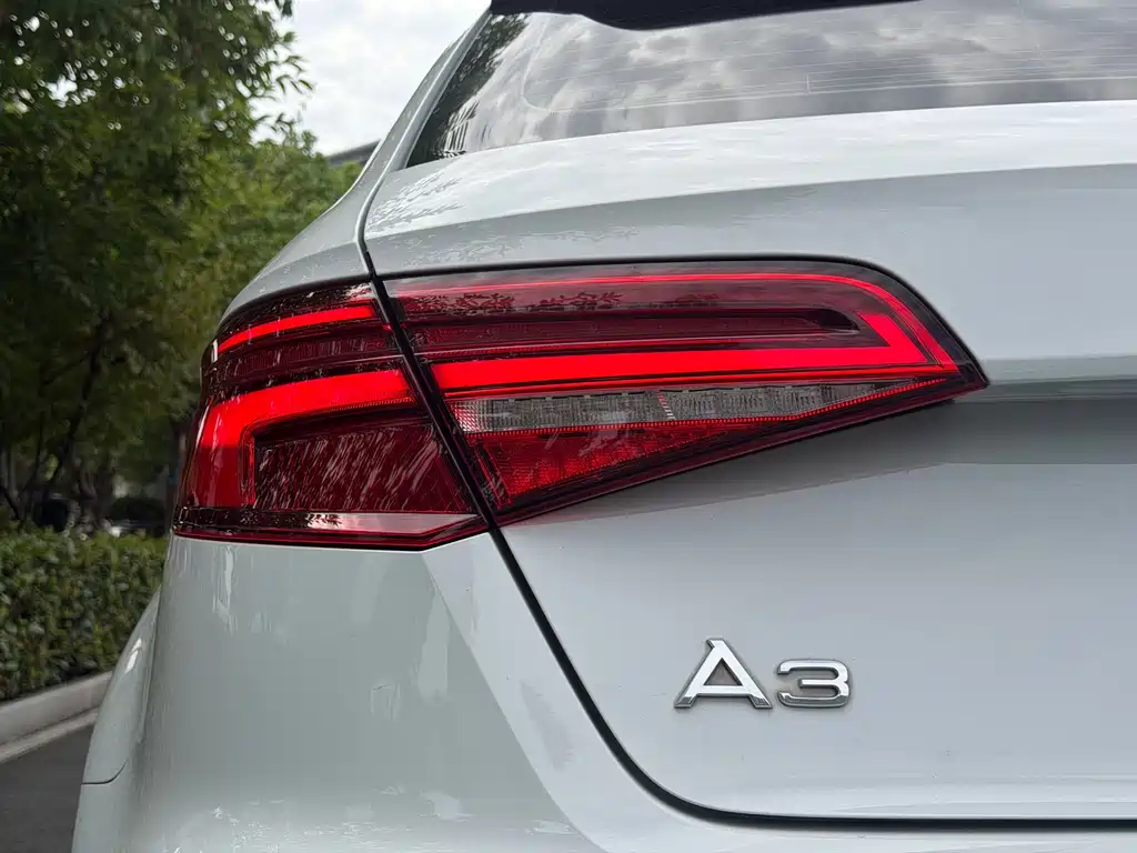 Audi A3 2018 — фото 17