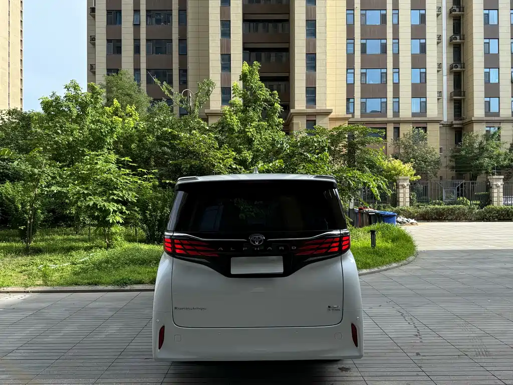 Toyota Alphard 2023 — фото 6