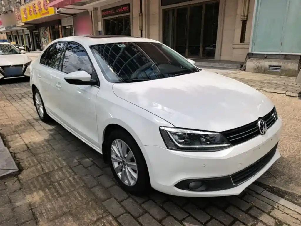 Volkswagen Sagitar 2015