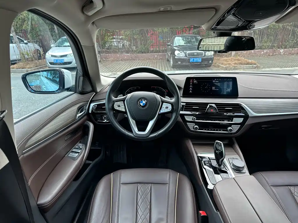 BMW 5 Series 2020 — фото 12