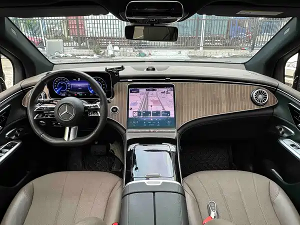 Mercedes-Benz EQE SUV 2024