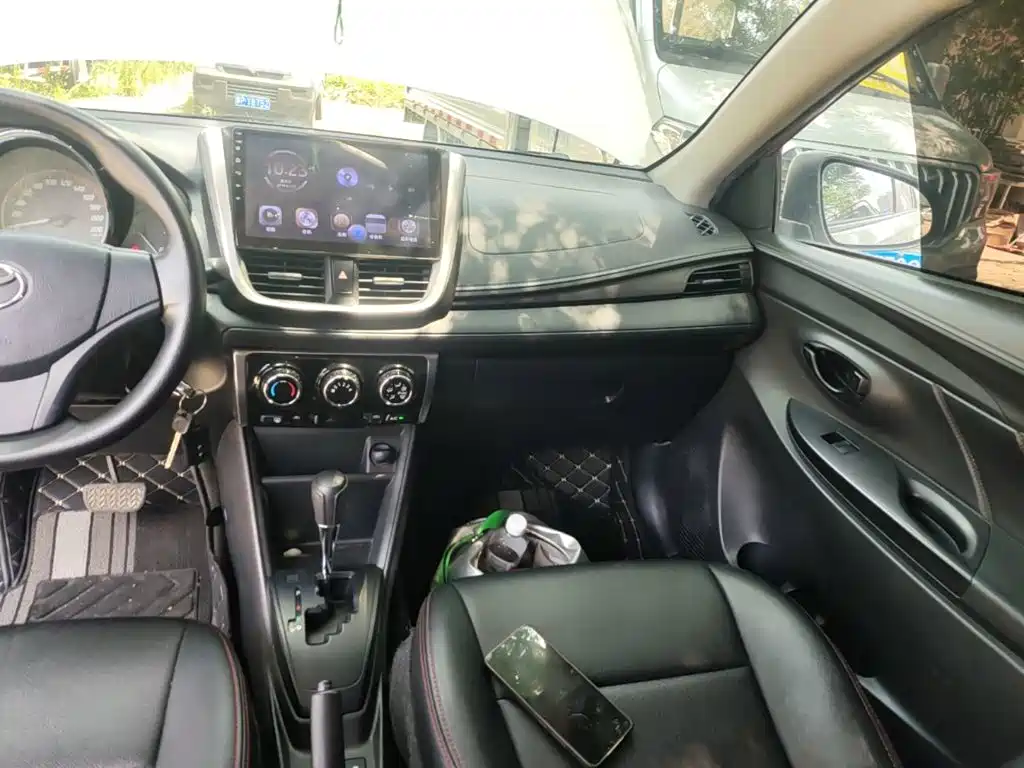 Toyota Yaris L 2020 — фото 13