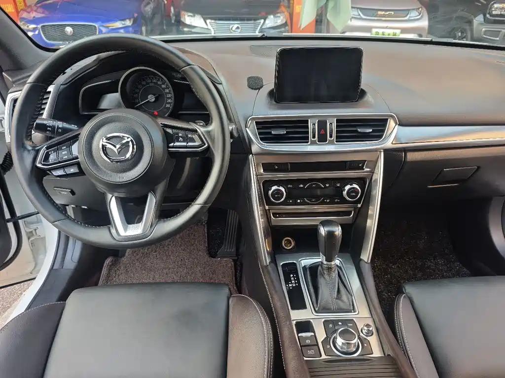 Mazda CX-4 2018 — фото 12