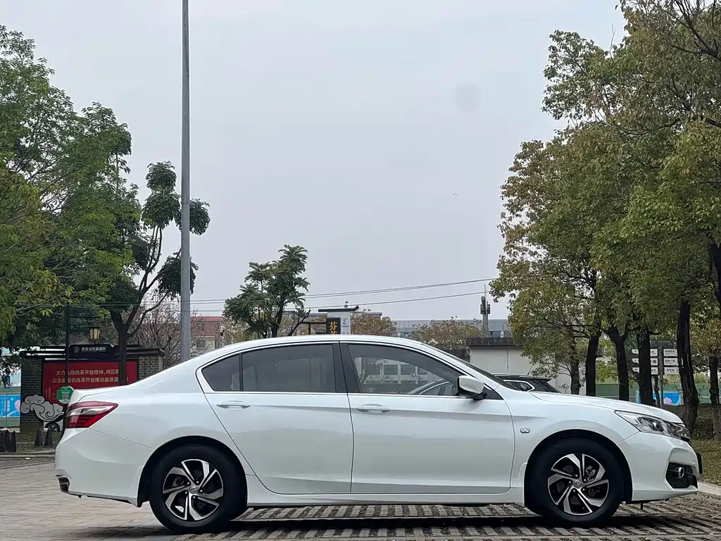 Honda Accord 2017 — фото 15