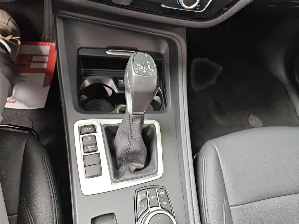 BMW 1 Series 2019 — фото 10