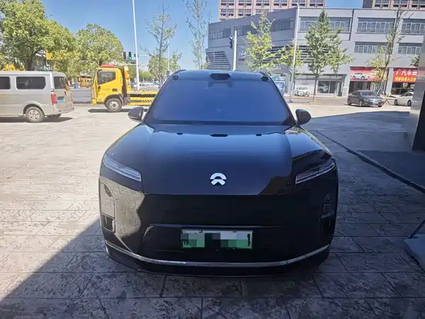 NIO ES8 2025