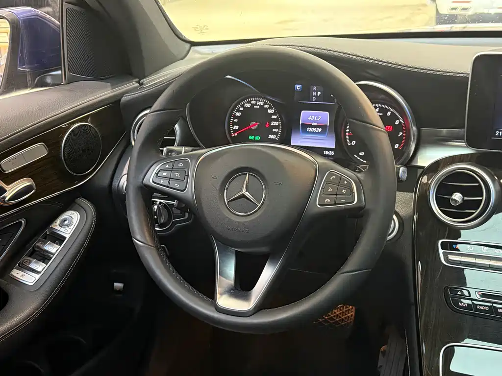 Mercedes-Benz GLC 2016 — фото 12