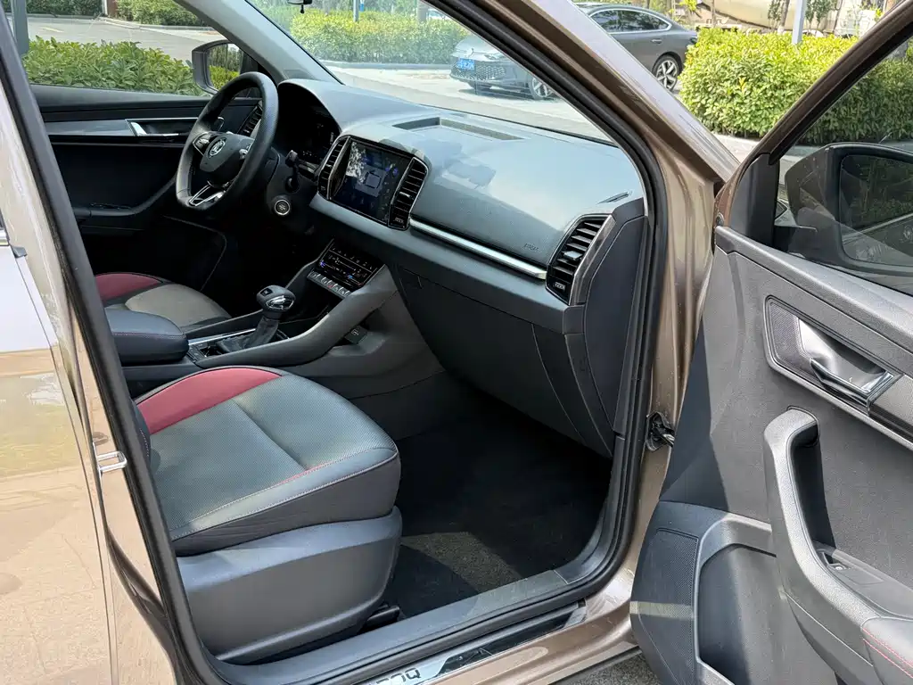 Skoda Karoq 2023 — фото 8