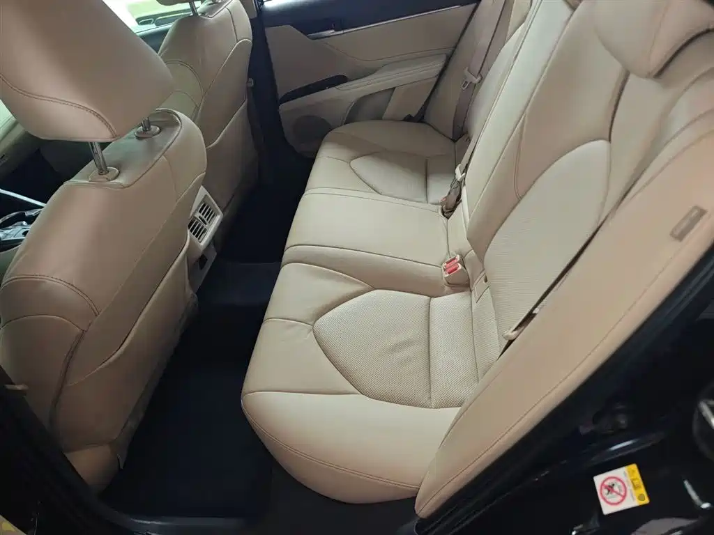 Toyota Camry 2018 — фото 17