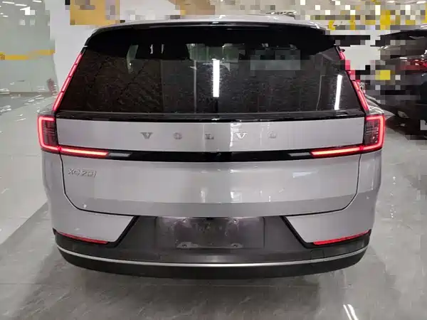 Volvo XC70 Plug-In Hybrid 2025