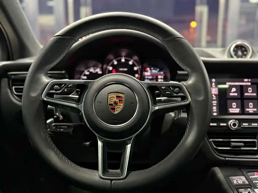 Porsche Macan 2020 — фото 16