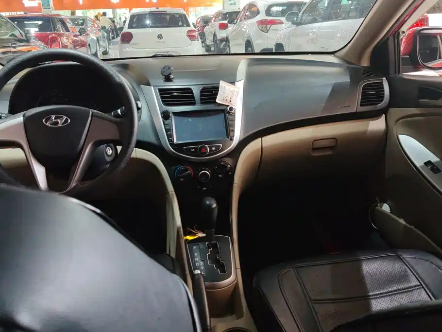 Hyundai Accent 2015 — фото 12