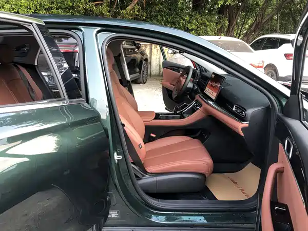 Geely Emgrand 2025