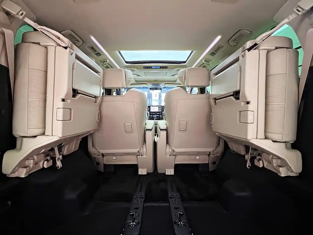 Toyota Alphard 2022 — фото 9