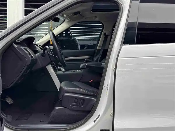 Land Rover Discovery 2023