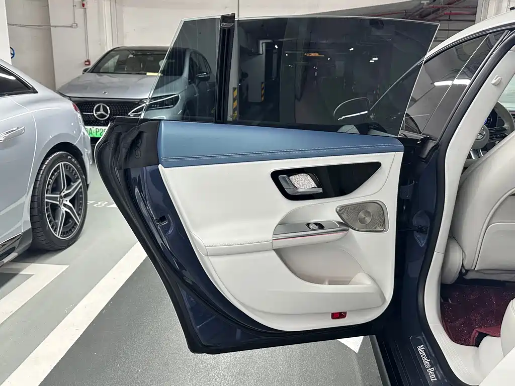 Mercedes-Benz EQE 2023 — фото 11
