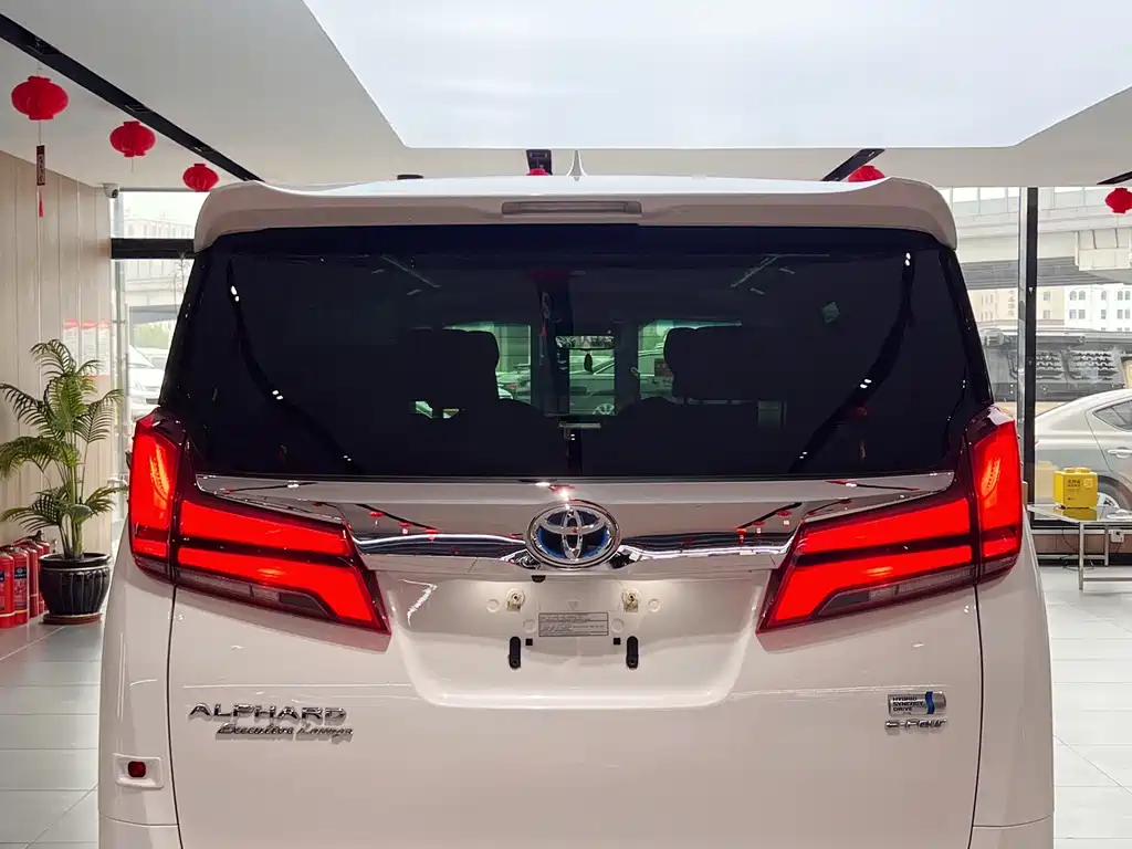 Toyota Alphard 2022 — фото 4