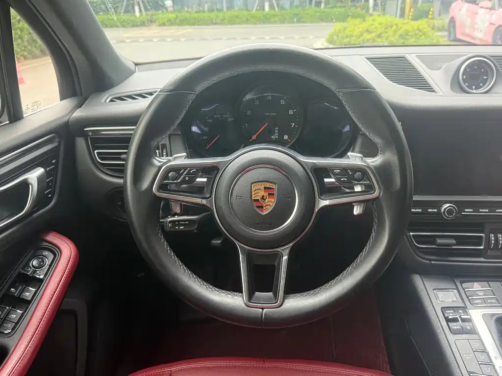 Porsche Macan 2021 — фото 10