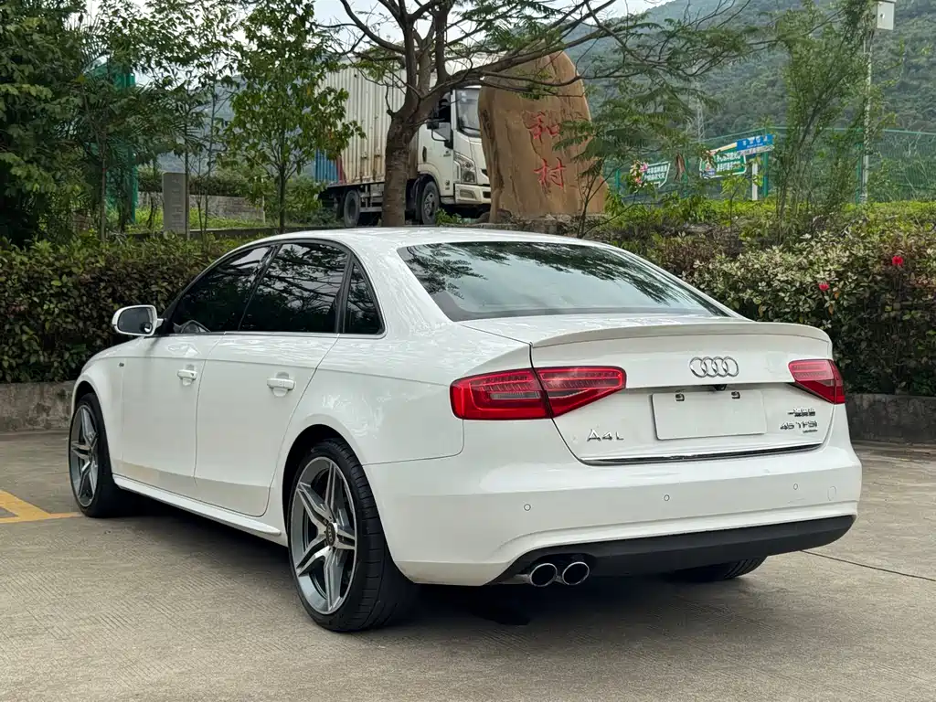 Audi A4L 2015 — фото 17