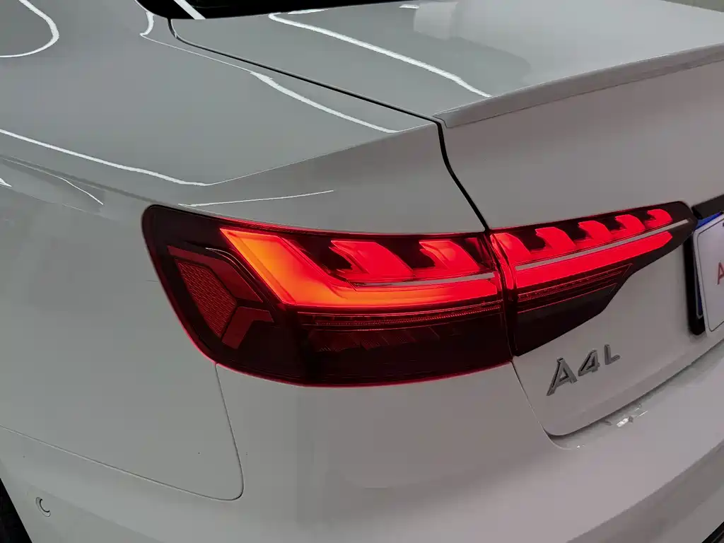 Audi A4L 2022 — фото 15