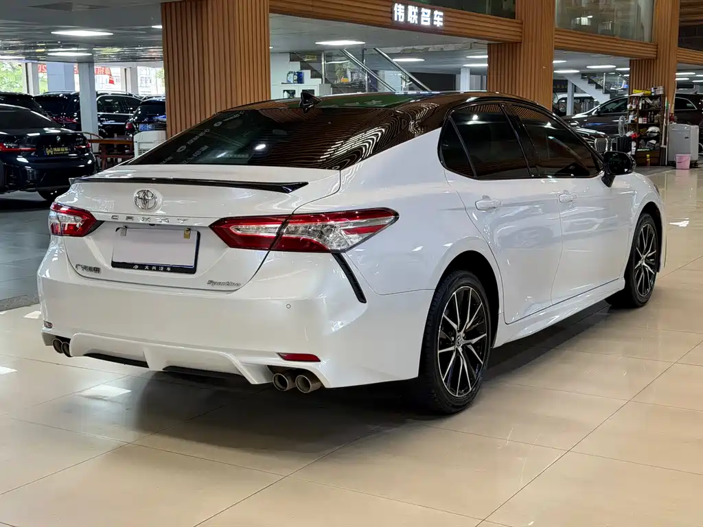 Toyota Camry 2024 — фото 20
