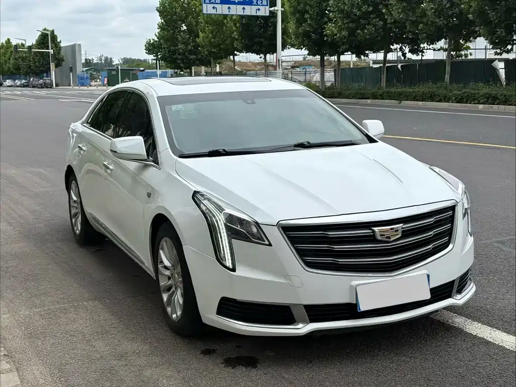 Cadillac XTS 2018 — фото 1